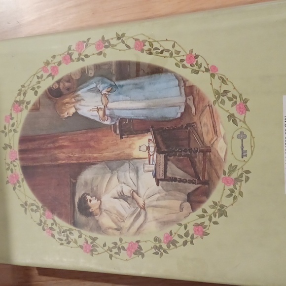 THE SECRET GARDEN CHAPTER BOOK - Picture 10 of 11